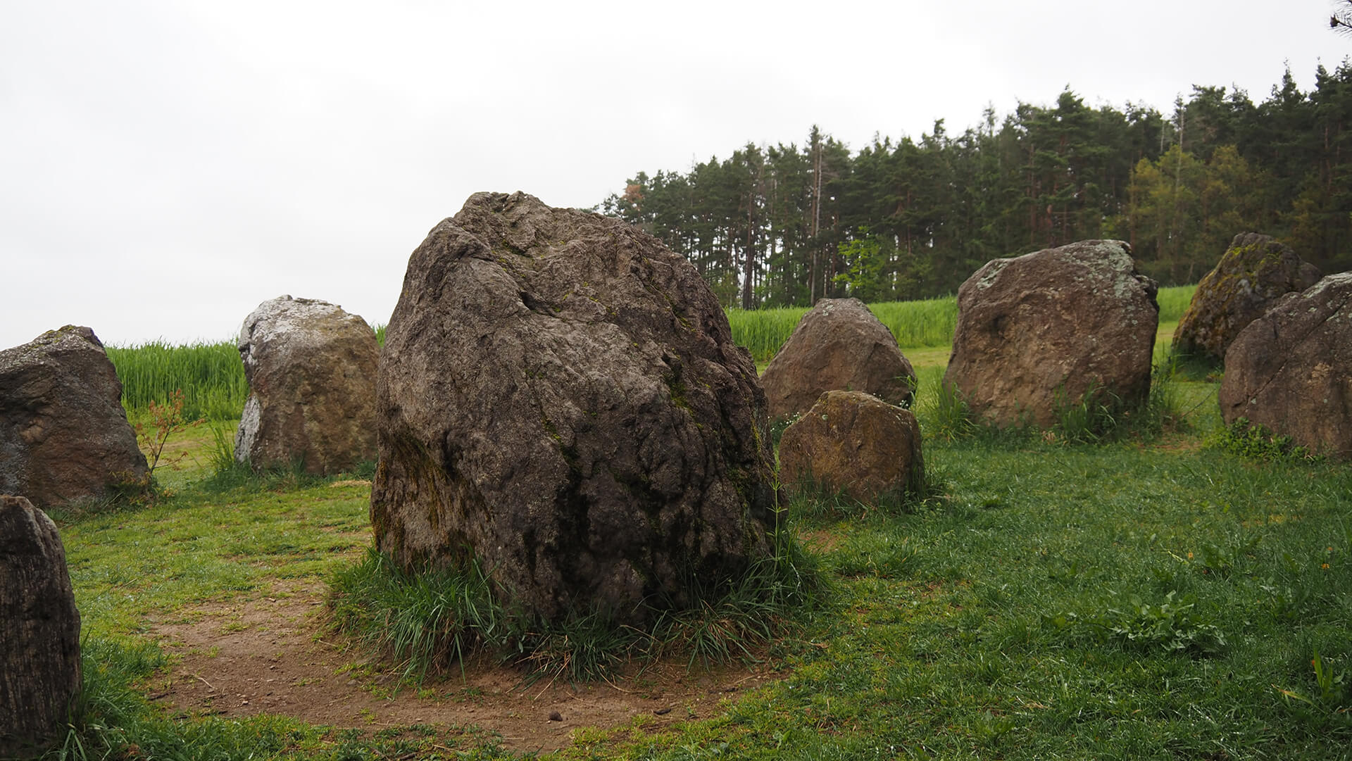 Kameny pod vrchem Tábor